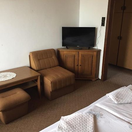 Ilona Panzio Hotell Balatonlelle Exteriör bild