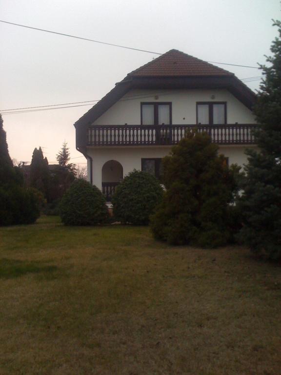 Ilona Panzio Hotell Balatonlelle Exteriör bild