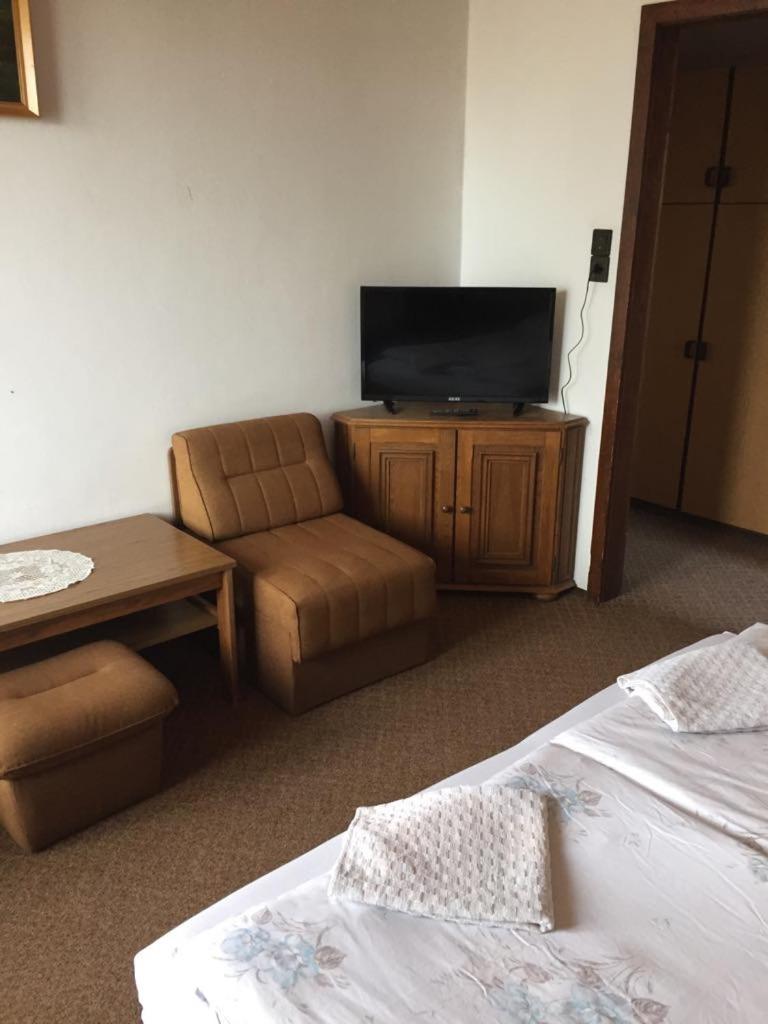 Ilona Panzio Hotell Balatonlelle Exteriör bild