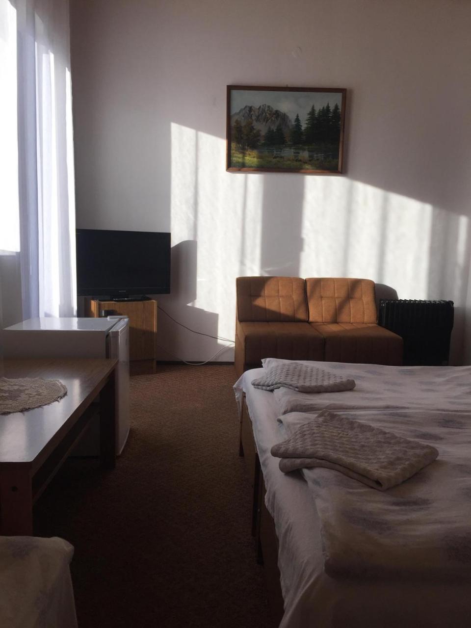 Ilona Panzio Hotell Balatonlelle Exteriör bild