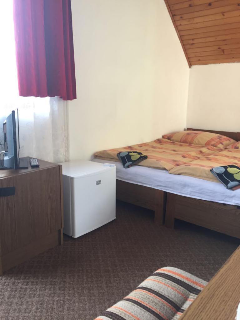 Ilona Panzio Hotell Balatonlelle Exteriör bild