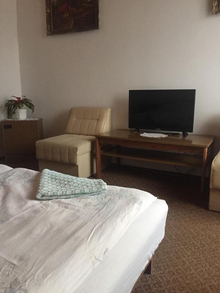 Ilona Panzio Hotell Balatonlelle Exteriör bild