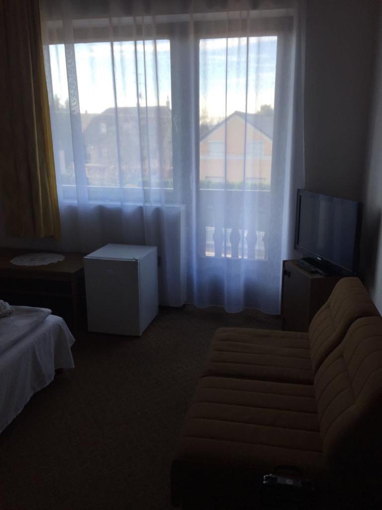 Ilona Panzio Hotell Balatonlelle Exteriör bild